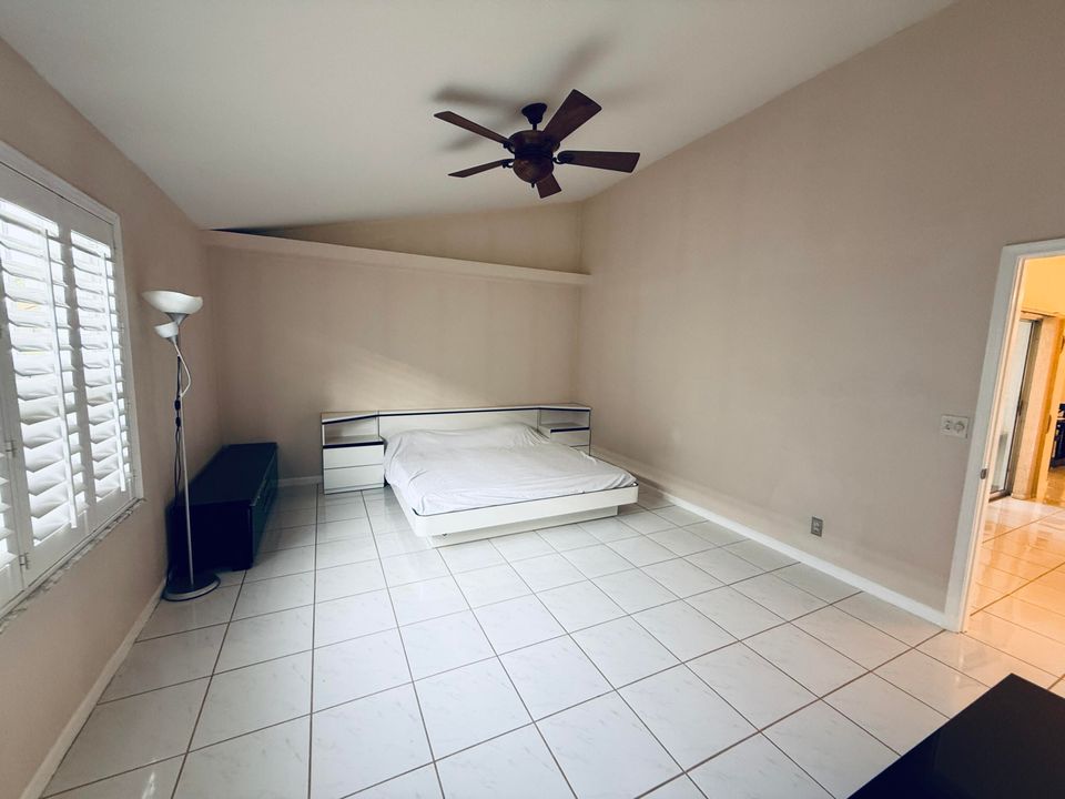 For Rent: $4,100 (3 beds, 2 baths, 1956 Square Feet)