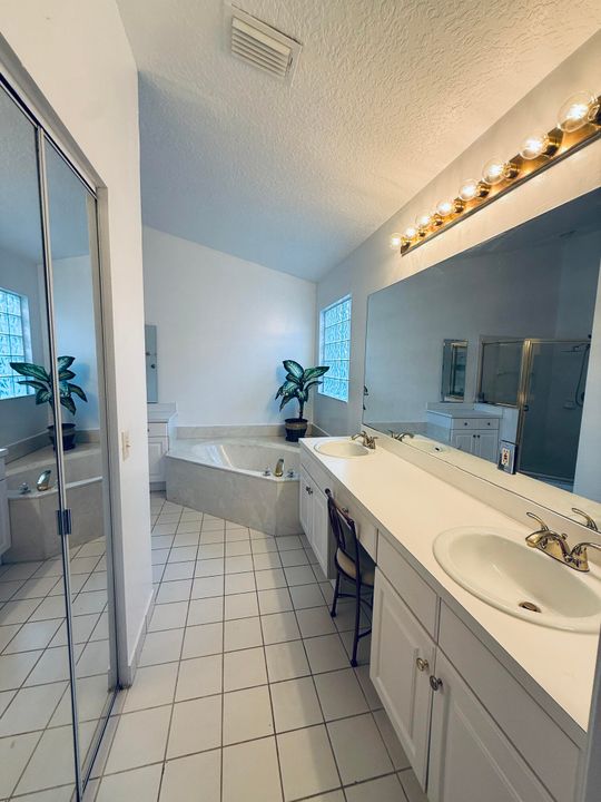 For Rent: $4,100 (3 beds, 2 baths, 1956 Square Feet)