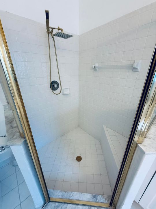 For Rent: $4,100 (3 beds, 2 baths, 1956 Square Feet)