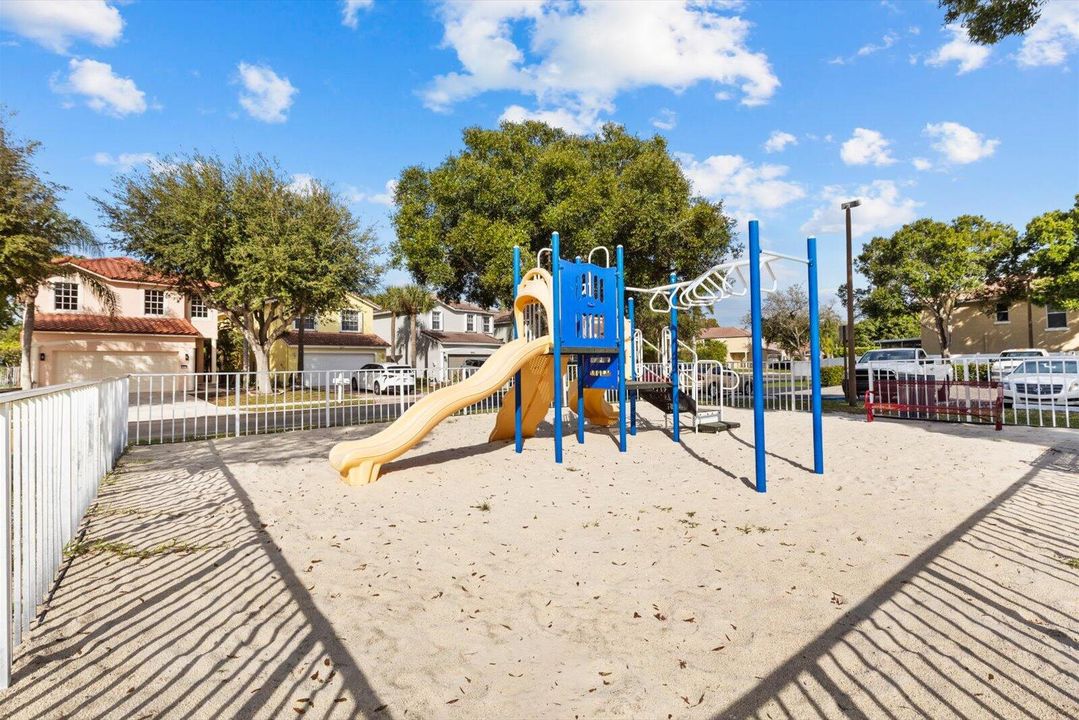 For Sale: $589,999 (4 beds, 2 baths, 2118 Square Feet)