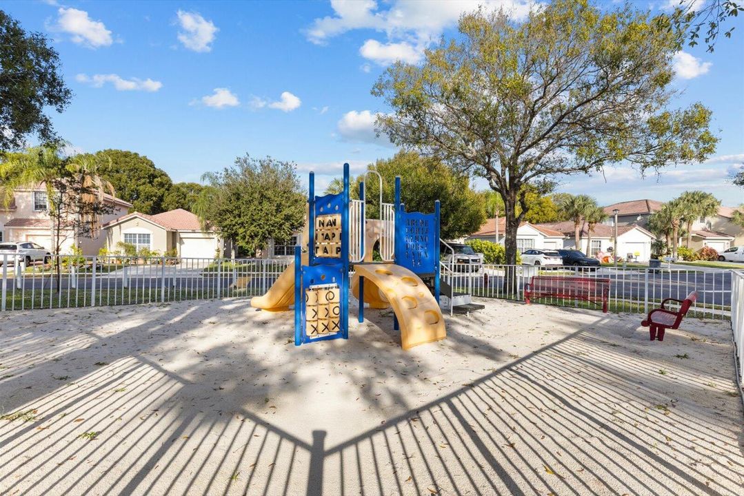 For Sale: $589,999 (4 beds, 2 baths, 2118 Square Feet)