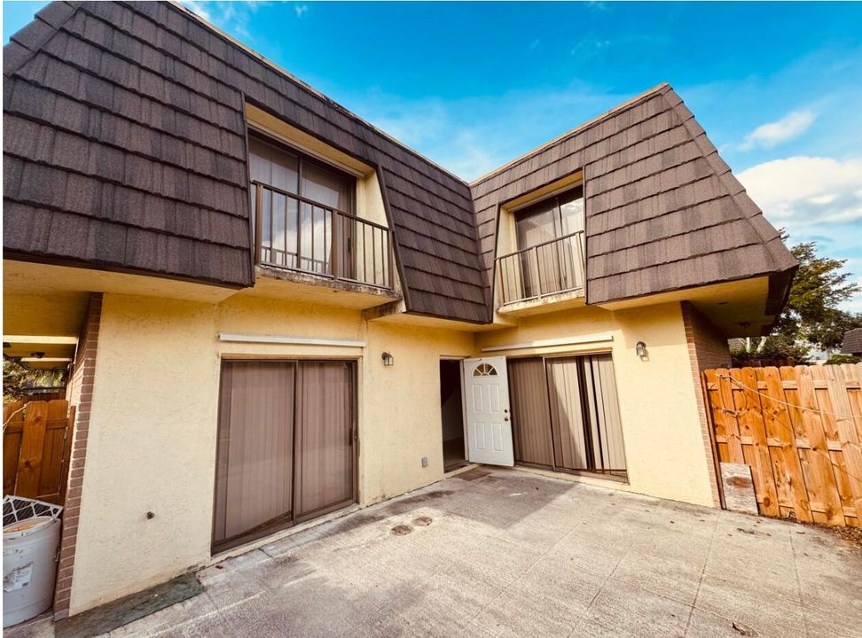 For Rent: $2,375 (3 beds, 2 baths, 1788 Square Feet)