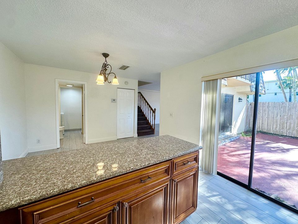 出租: $2,200 (2 贝兹, 2 浴室, 1232 平方英尺)