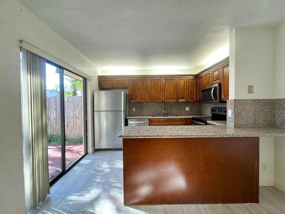 出租: $2,200 (2 贝兹, 2 浴室, 1232 平方英尺)