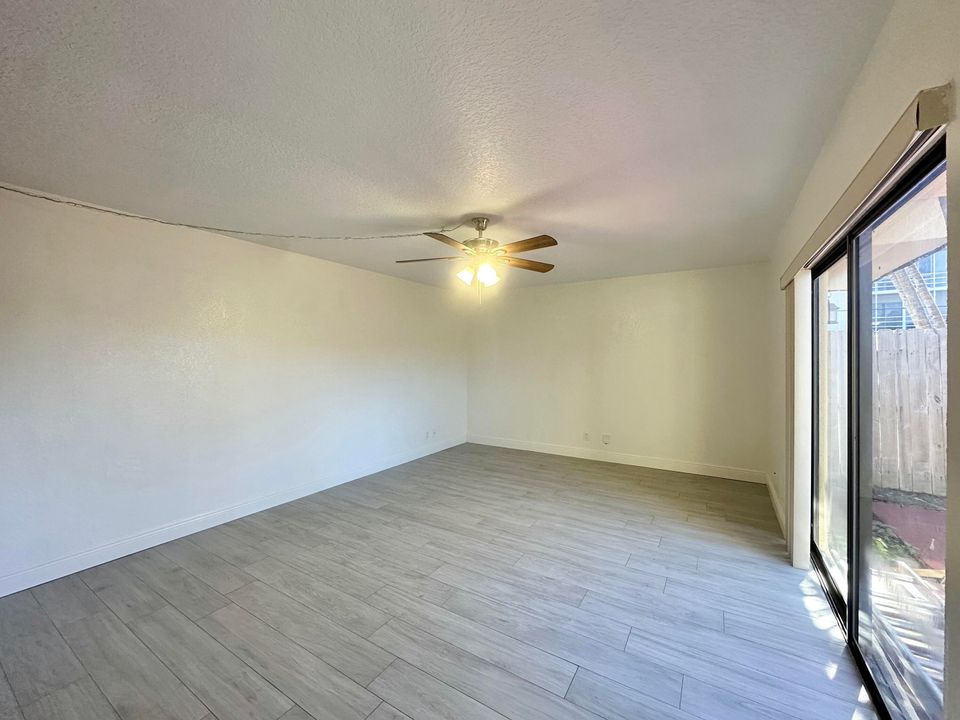 出租: $2,200 (2 贝兹, 2 浴室, 1232 平方英尺)