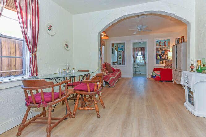 For Sale: $390,000 (2 beds, 2 baths, 800 Square Feet)