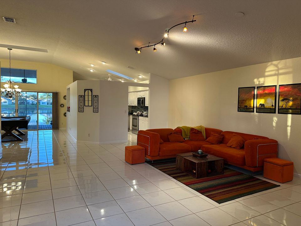 For Rent: $4,100 (3 beds, 2 baths, 1956 Square Feet)