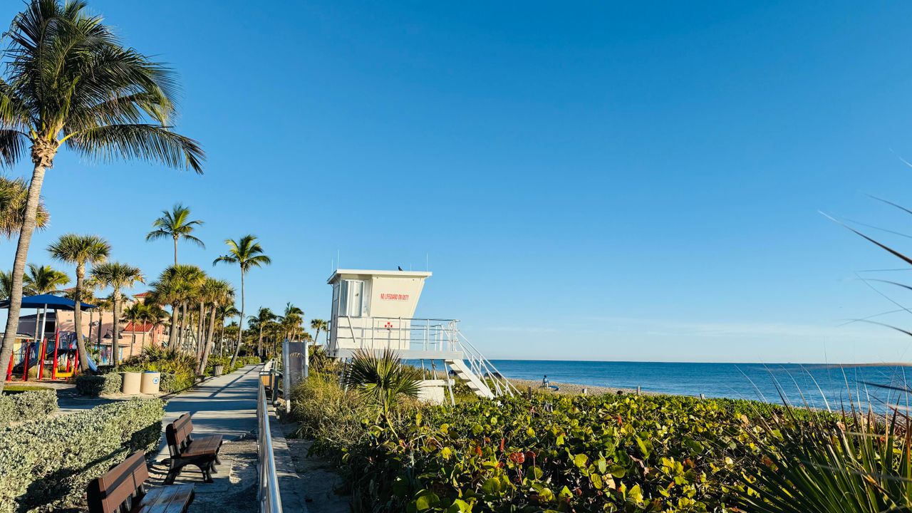 For Sale: $134,900 (2 beds, 2 baths, 880 Square Feet)