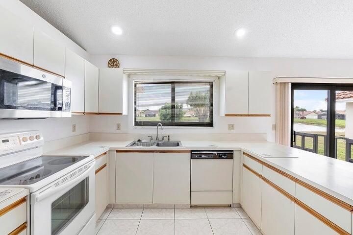 For Sale: $690,000 (3 beds, 2 baths, 2302 Square Feet)