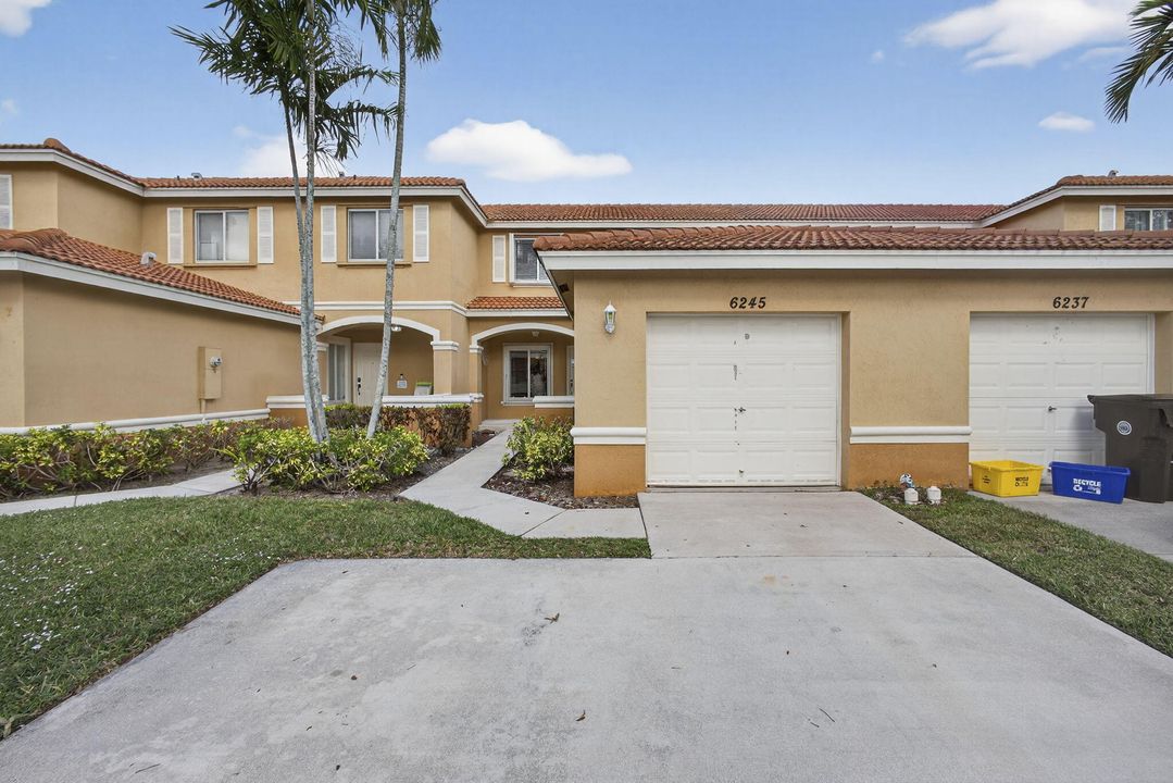 待售: $365,000 (2 贝兹, 2 浴室, 1322 平方英尺)