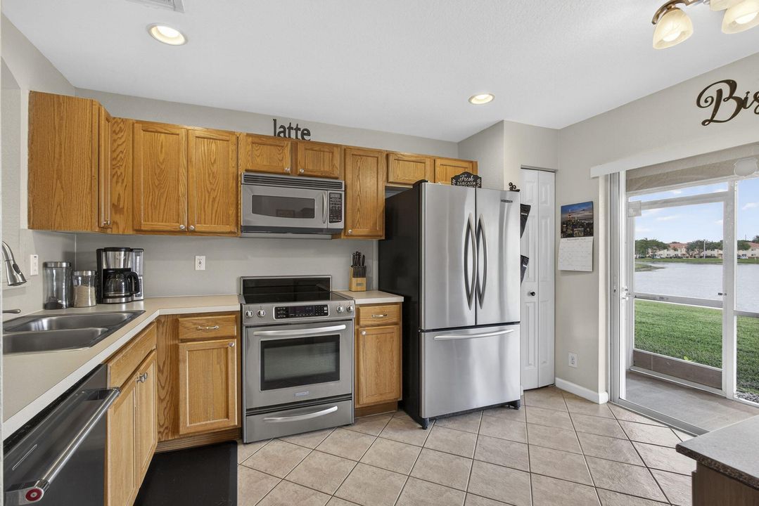 待售: $365,000 (2 贝兹, 2 浴室, 1322 平方英尺)