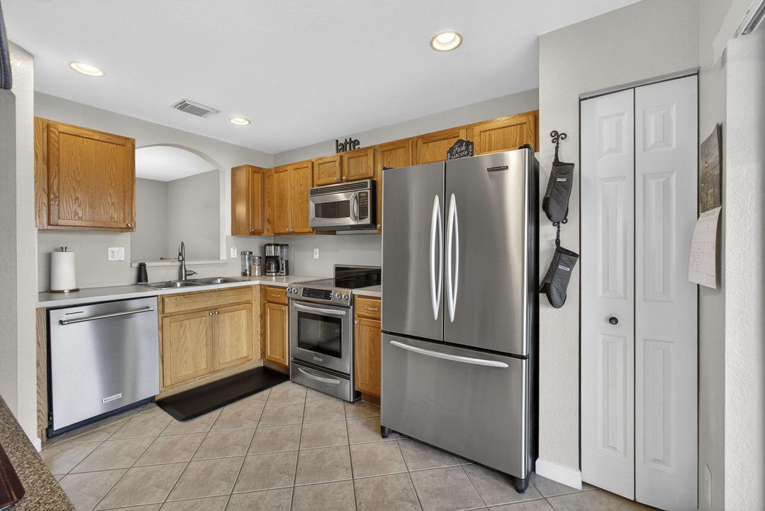 待售: $365,000 (2 贝兹, 2 浴室, 1322 平方英尺)