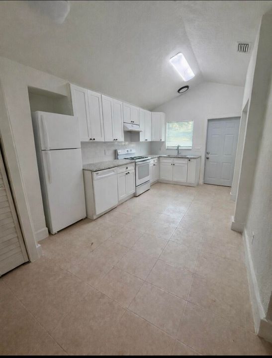 В аренду: $2,700 (3 спален, 2 ванн, 1070 Квадратных фут)