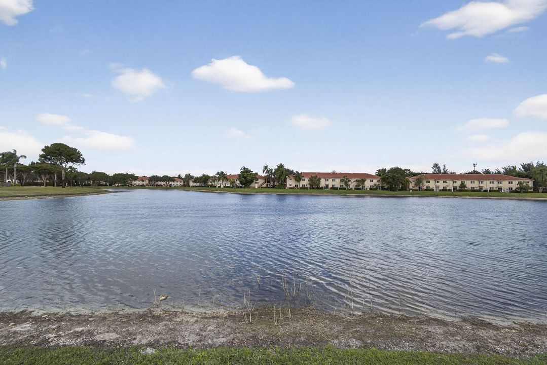 待售: $365,000 (2 贝兹, 2 浴室, 1322 平方英尺)