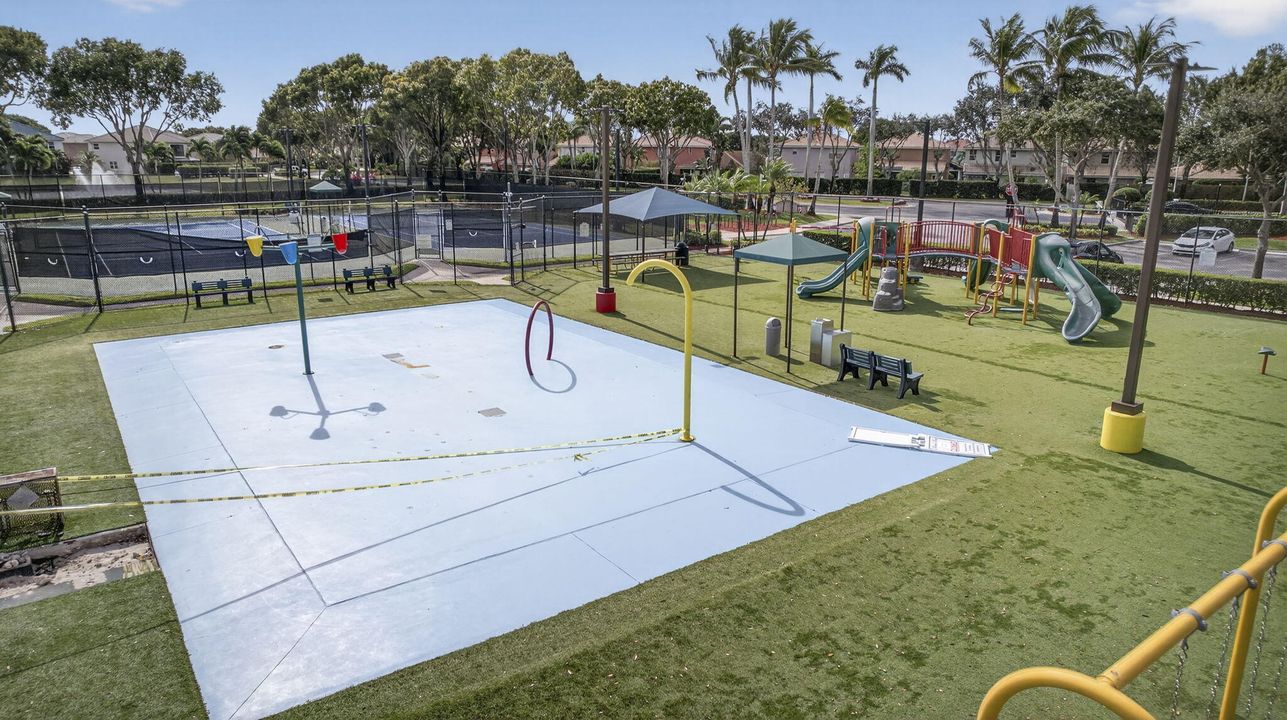 待售: $365,000 (2 贝兹, 2 浴室, 1322 平方英尺)