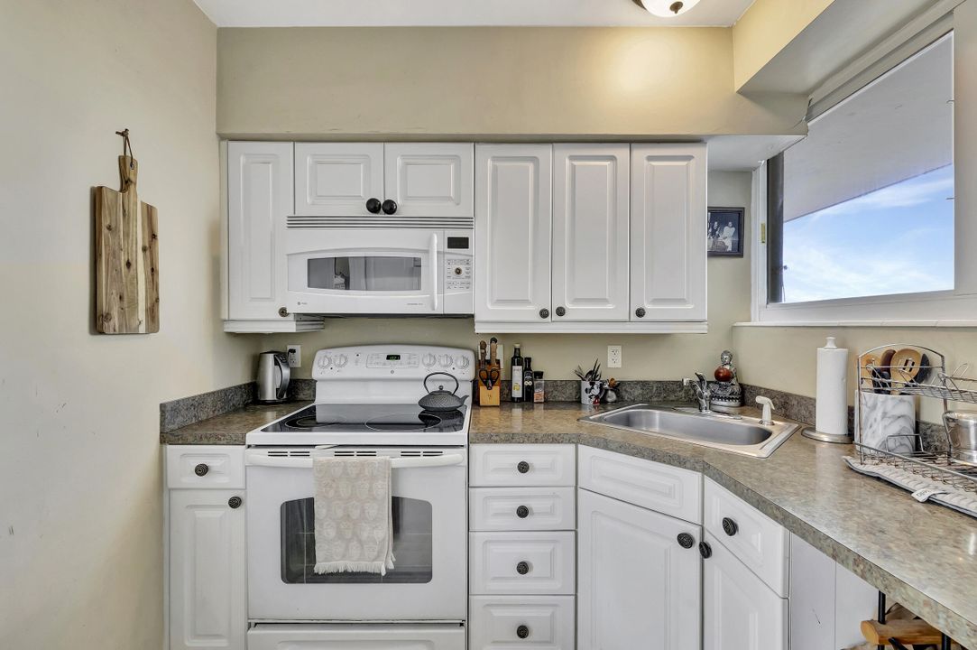 En Venta: $369,000 (2 camas, 2 baños, 1036 Pies cuadrados)