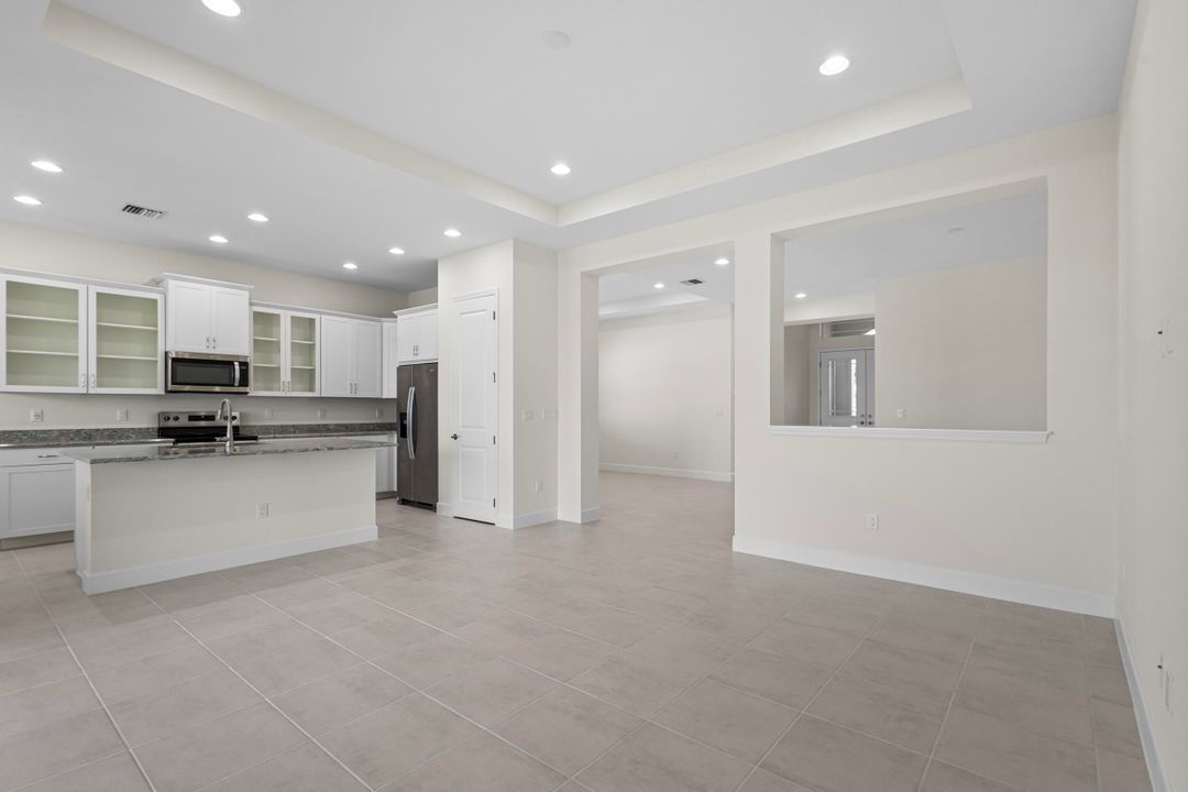 En Venta: $699,000 (2 camas, 2 baños, 2042 Pies cuadrados)