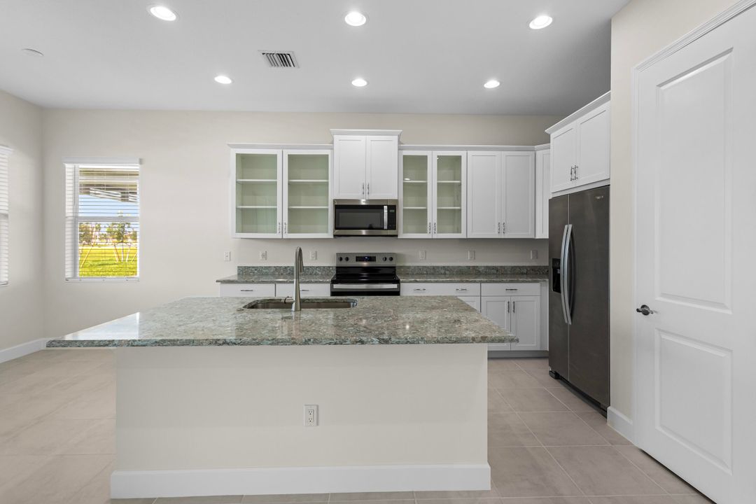 En Venta: $699,000 (2 camas, 2 baños, 2042 Pies cuadrados)