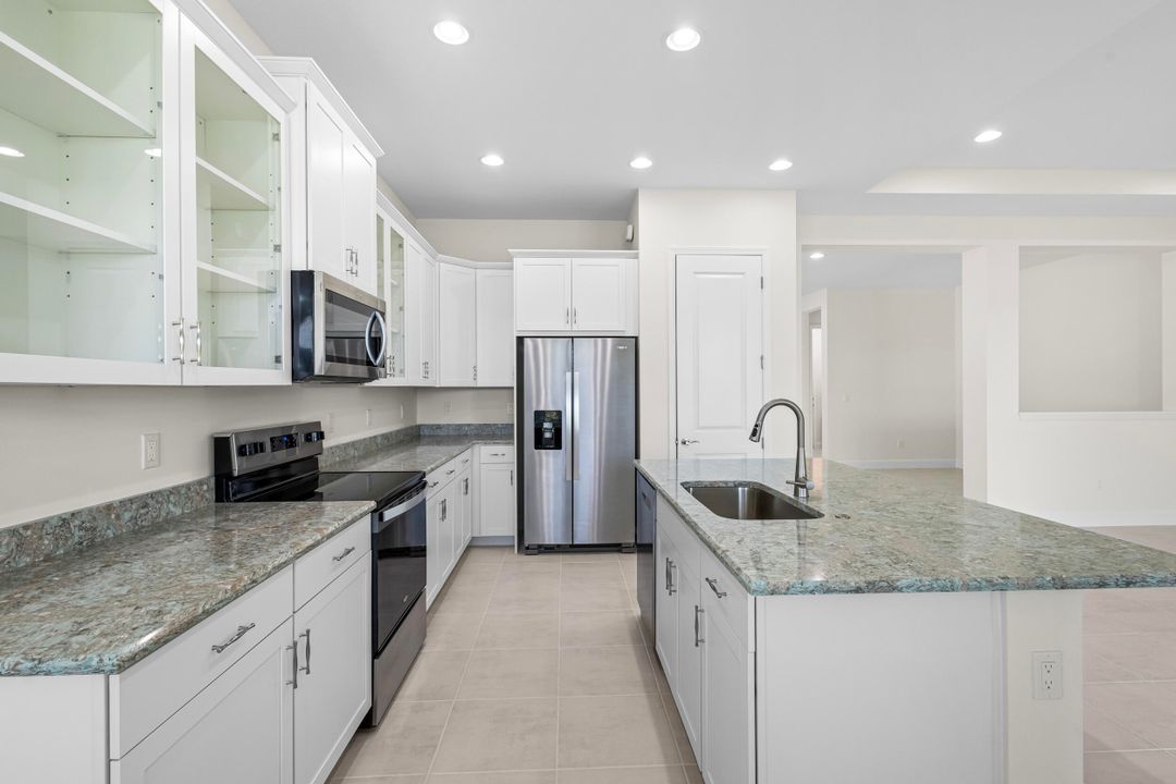 En Venta: $699,000 (2 camas, 2 baños, 2042 Pies cuadrados)