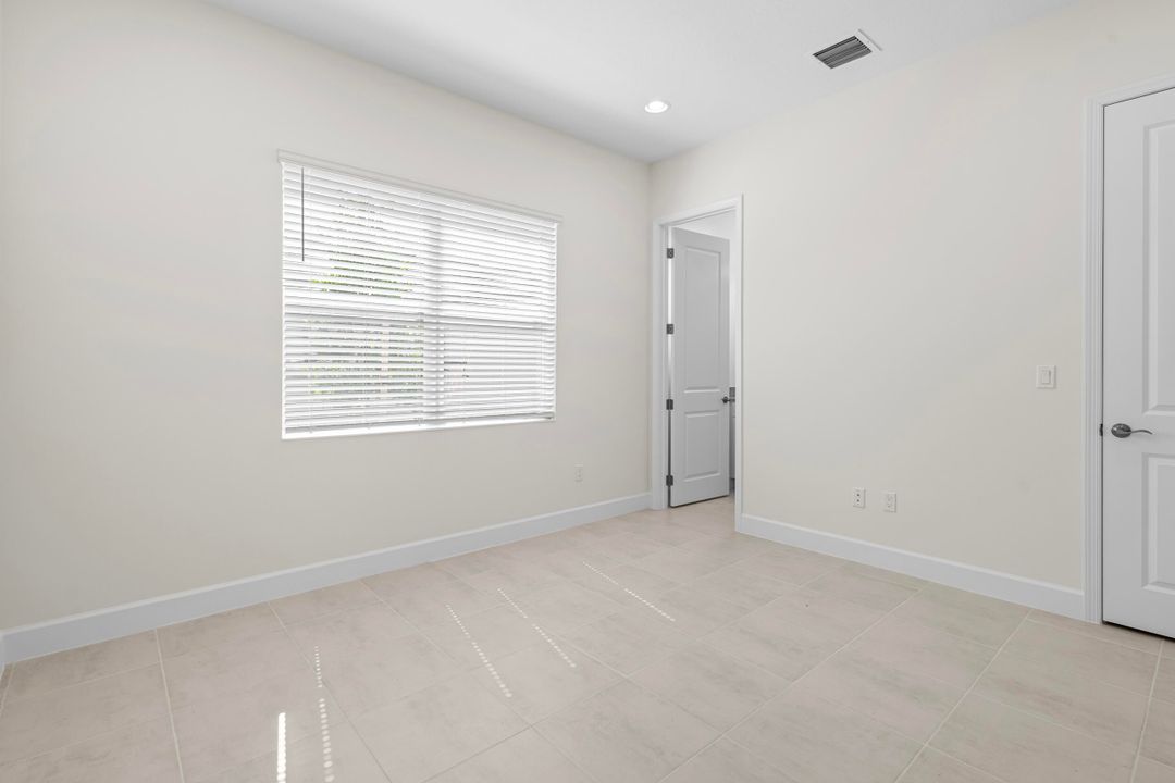 En Venta: $699,000 (2 camas, 2 baños, 2042 Pies cuadrados)