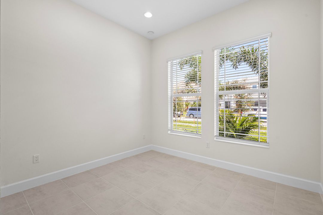 En Venta: $699,000 (2 camas, 2 baños, 2042 Pies cuadrados)