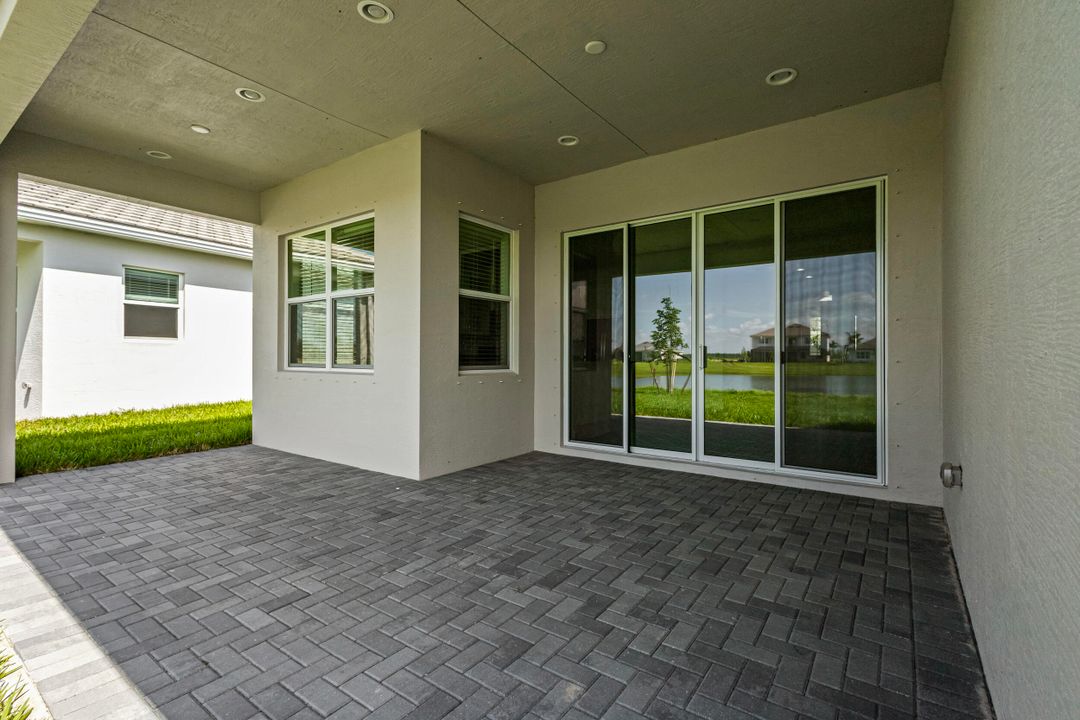 En Venta: $699,000 (2 camas, 2 baños, 2042 Pies cuadrados)