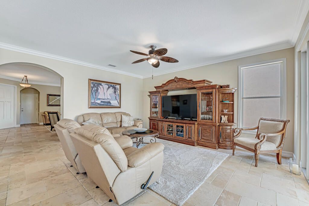 На продажу: $710,000 (6 спален, 4 ванн, 3338 Квадратных фут)