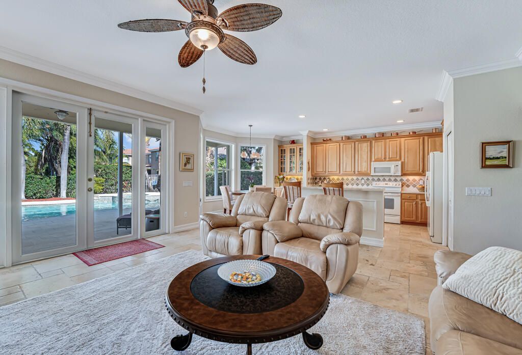 На продажу: $710,000 (6 спален, 4 ванн, 3338 Квадратных фут)