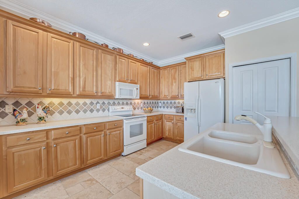 На продажу: $710,000 (6 спален, 4 ванн, 3338 Квадратных фут)