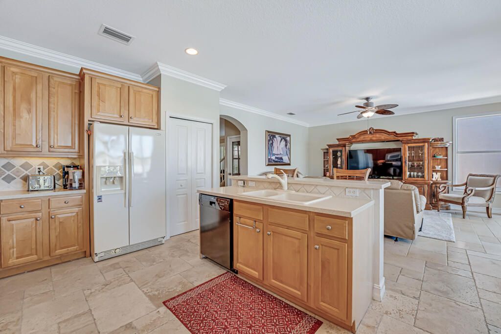 На продажу: $710,000 (6 спален, 4 ванн, 3338 Квадратных фут)