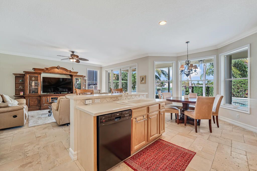 На продажу: $710,000 (6 спален, 4 ванн, 3338 Квадратных фут)