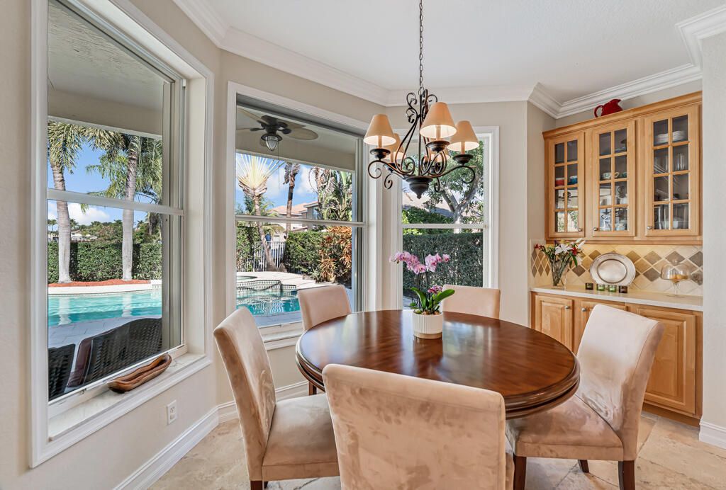 На продажу: $710,000 (6 спален, 4 ванн, 3338 Квадратных фут)