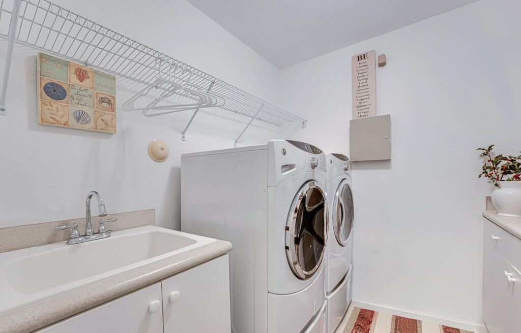 На продажу: $710,000 (6 спален, 4 ванн, 3338 Квадратных фут)