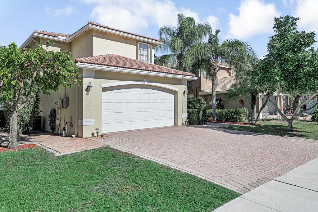 На продажу: $710,000 (6 спален, 4 ванн, 3338 Квадратных фут)