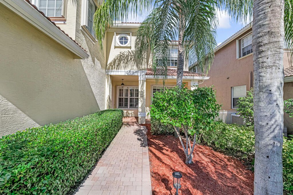 На продажу: $710,000 (6 спален, 4 ванн, 3338 Квадратных фут)