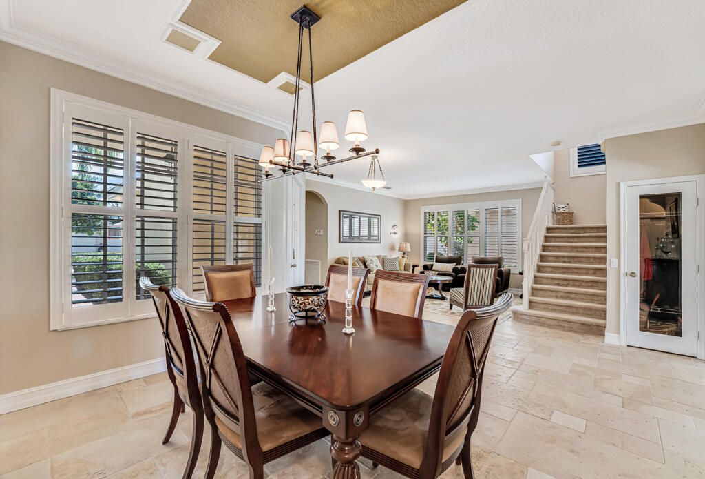 На продажу: $710,000 (6 спален, 4 ванн, 3338 Квадратных фут)