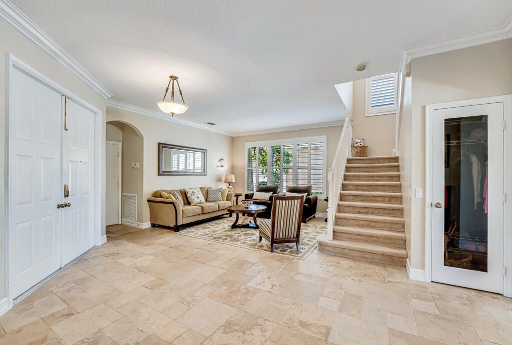 На продажу: $710,000 (6 спален, 4 ванн, 3338 Квадратных фут)