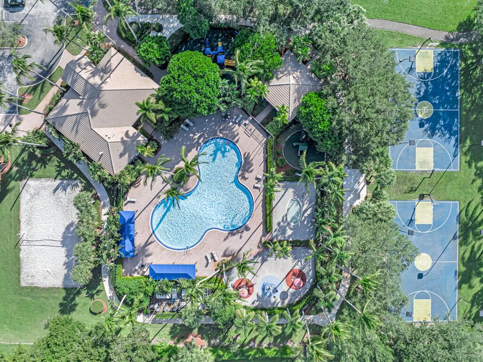 На продажу: $710,000 (6 спален, 4 ванн, 3338 Квадратных фут)