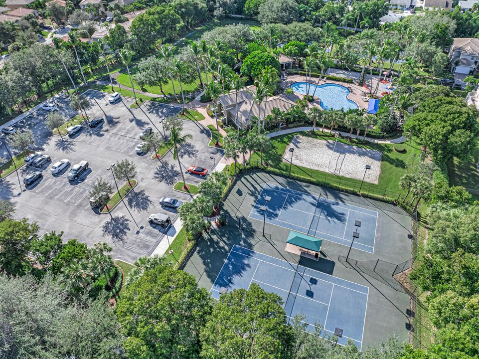 На продажу: $710,000 (6 спален, 4 ванн, 3338 Квадратных фут)