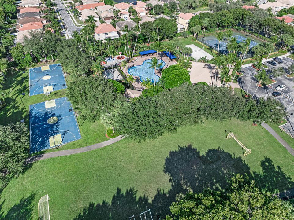 На продажу: $710,000 (6 спален, 4 ванн, 3338 Квадратных фут)