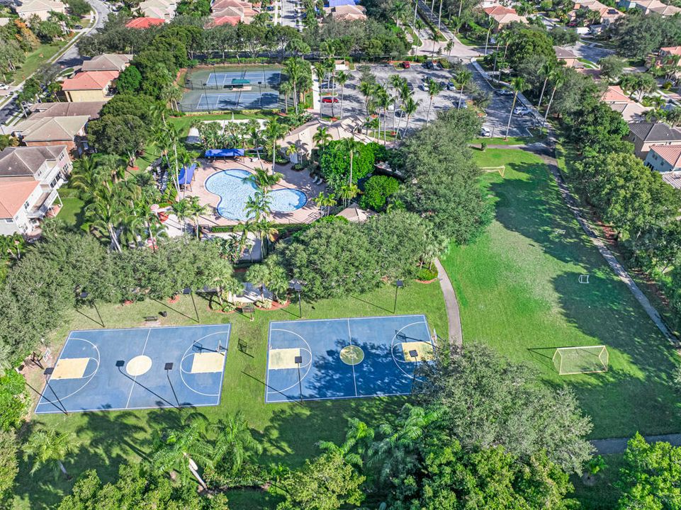 На продажу: $710,000 (6 спален, 4 ванн, 3338 Квадратных фут)