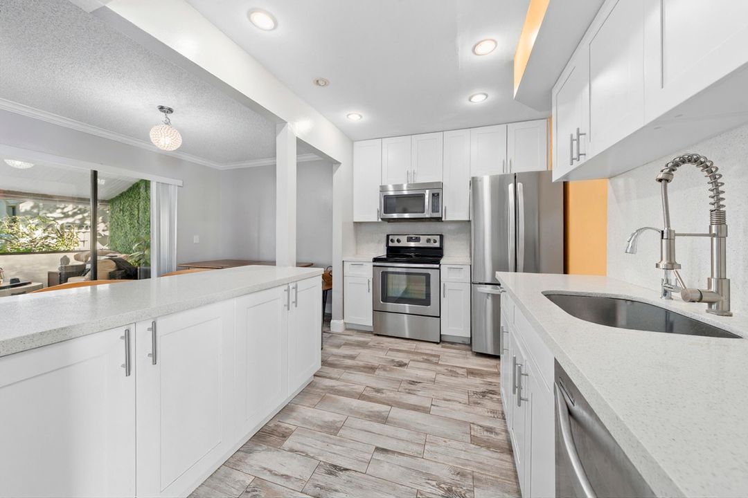 En Venta: $295,000 (2 camas, 2 baños, 1054 Pies cuadrados)