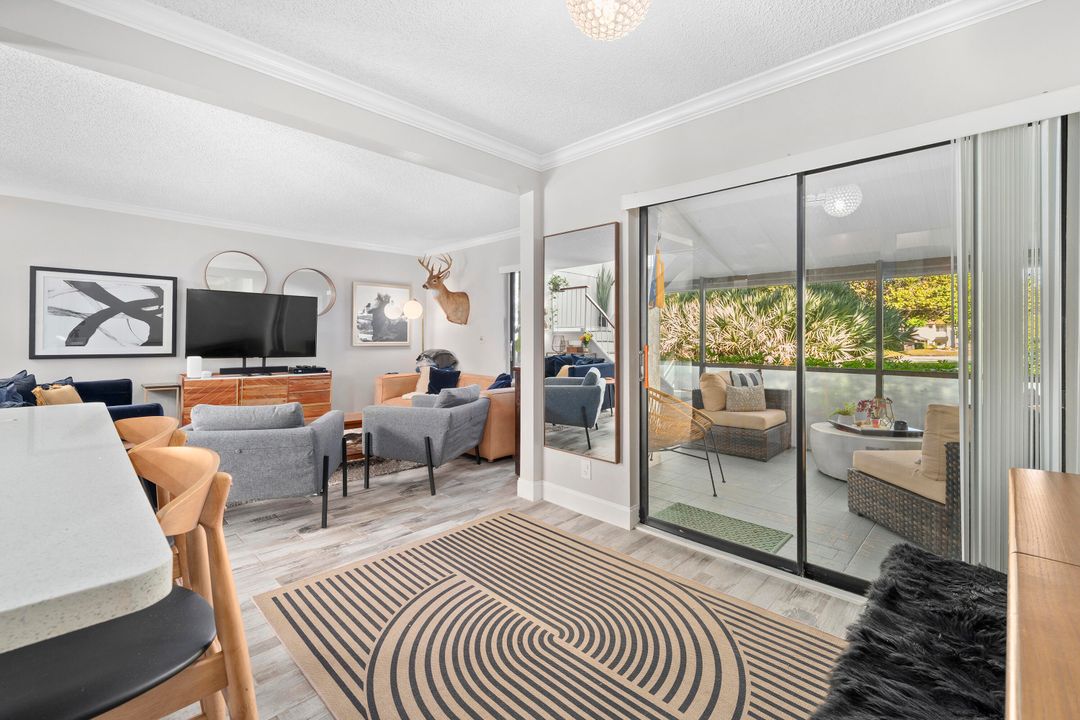 En Venta: $295,000 (2 camas, 2 baños, 1054 Pies cuadrados)