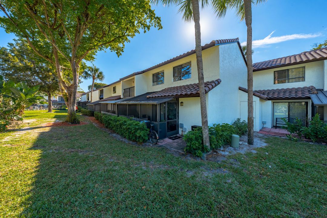 En Venta: $295,000 (2 camas, 2 baños, 1054 Pies cuadrados)