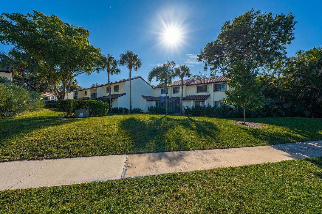 En Venta: $295,000 (2 camas, 2 baños, 1054 Pies cuadrados)