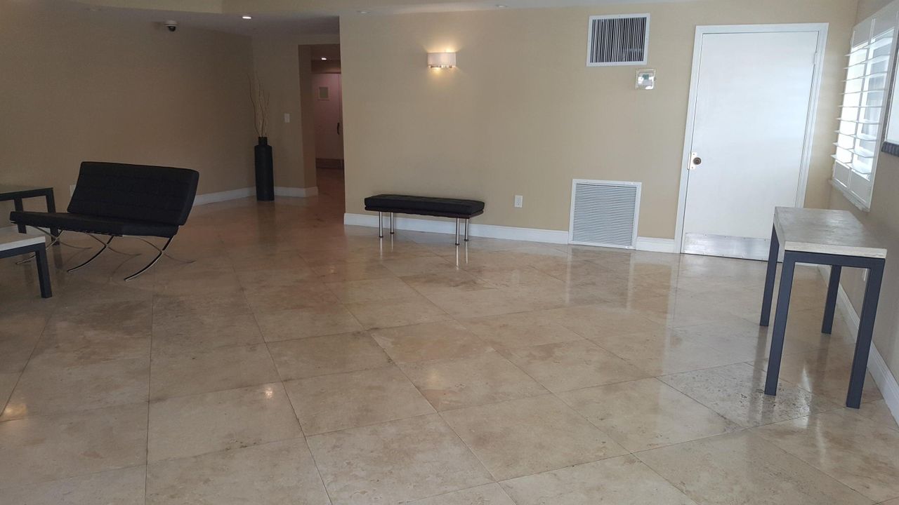 For Rent: $2,300 (2 beds, 2 baths, 918 Square Feet)