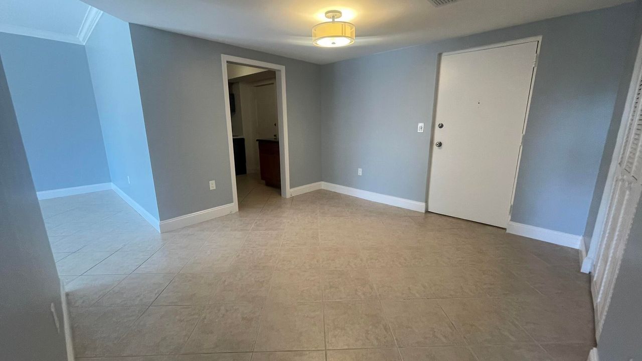 For Rent: $2,300 (2 beds, 2 baths, 918 Square Feet)