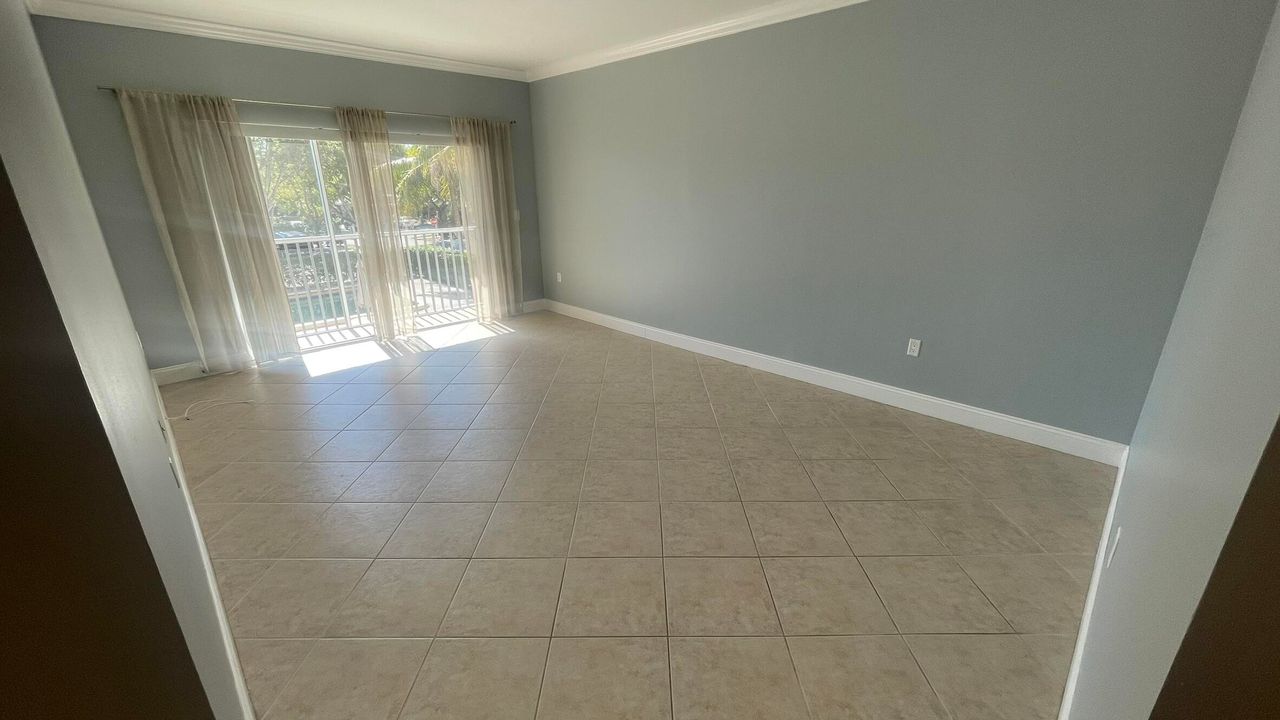 For Rent: $2,300 (2 beds, 2 baths, 918 Square Feet)