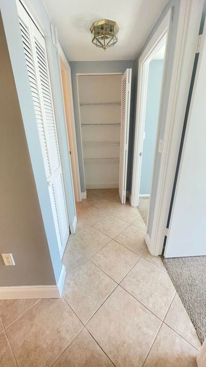 For Rent: $2,300 (2 beds, 2 baths, 918 Square Feet)