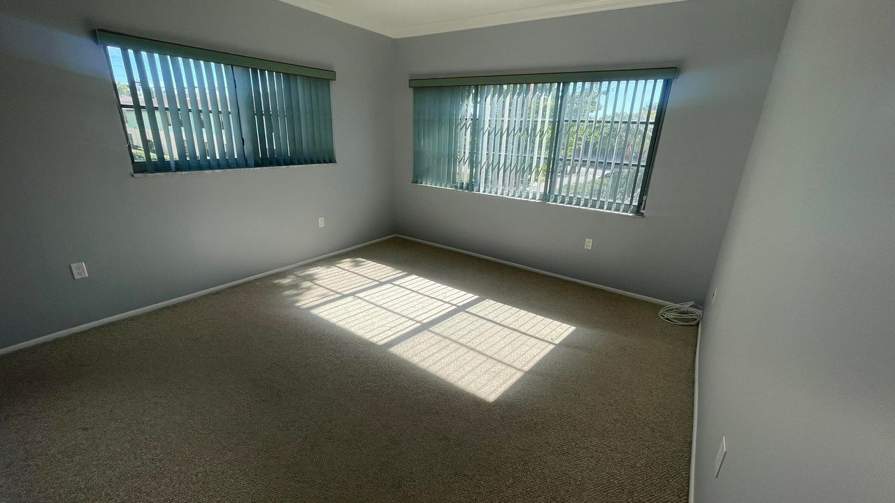 For Rent: $2,300 (2 beds, 2 baths, 918 Square Feet)